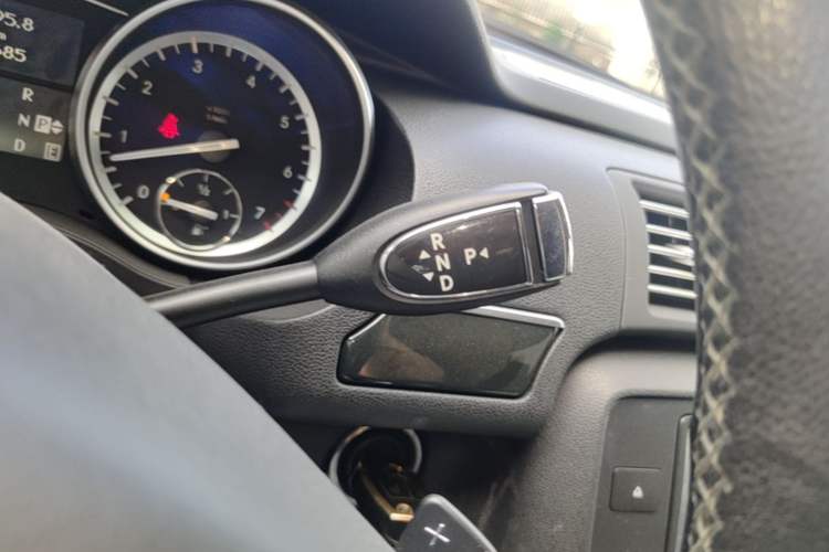 Used Mercedes-Benz R-Class 2017 R 320 4MATIC Business Edition Prestige Model Gear Lever
