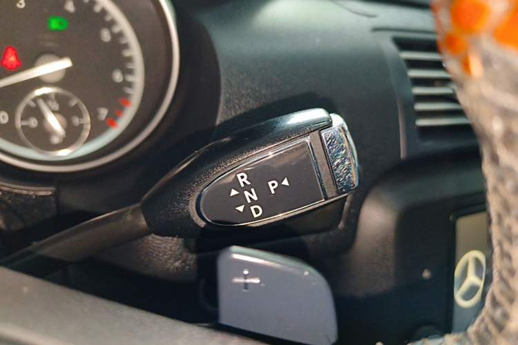 Used Mercedes-Benz R-Class 2017 R 320 4MATIC Business Edition Prestige Model Gear Lever