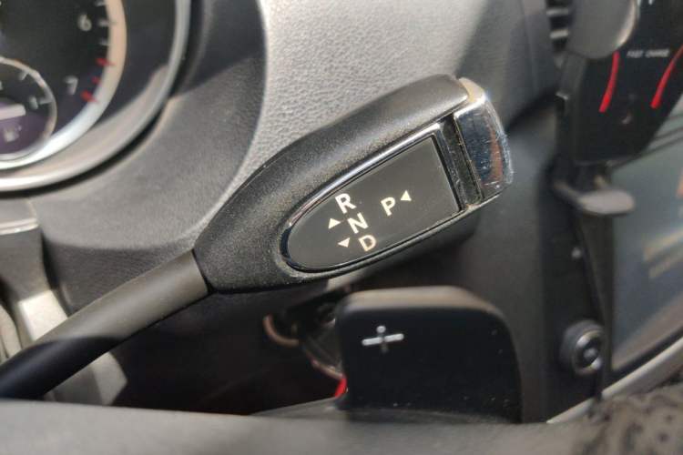 Used Mercedes-Benz R-Class 2017 R 320 4MATIC Business Edition Prestige Model Gear Lever