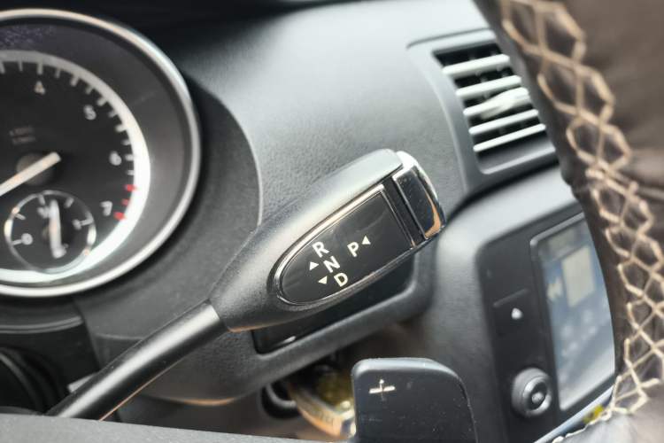 Used Mercedes-Benz R-Class 2017 R 320 4MATIC Business Edition Prestige Model Gear Lever