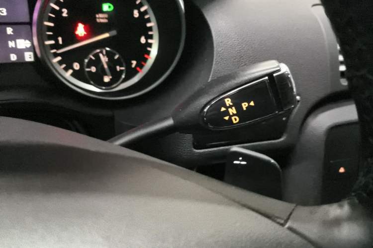 Used Mercedes-Benz R-Class 2017 R 320 4MATIC Business Edition Prestige Model Gear Lever