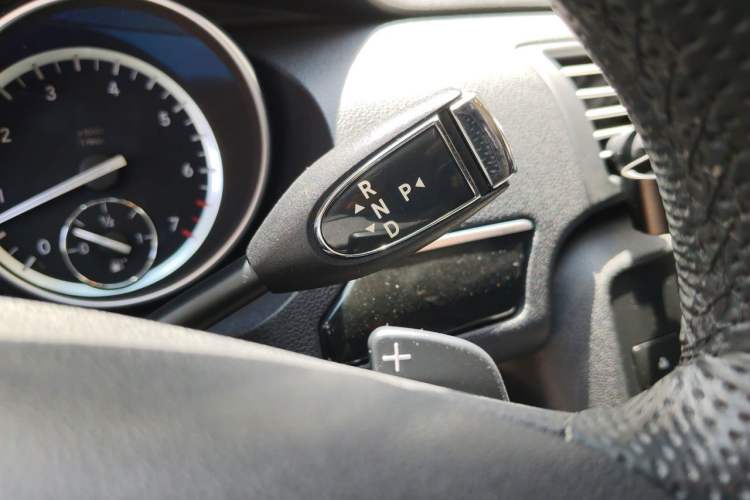 Used Mercedes-Benz R-Class 2017 R 320 4MATIC Luxury Collection Edition Gear Lever