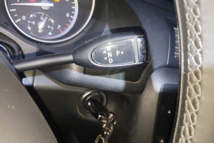 Used Mercedes-Benz R-Class 2017 R 320 4MATIC Business Edition Prestige Model Gear Lever