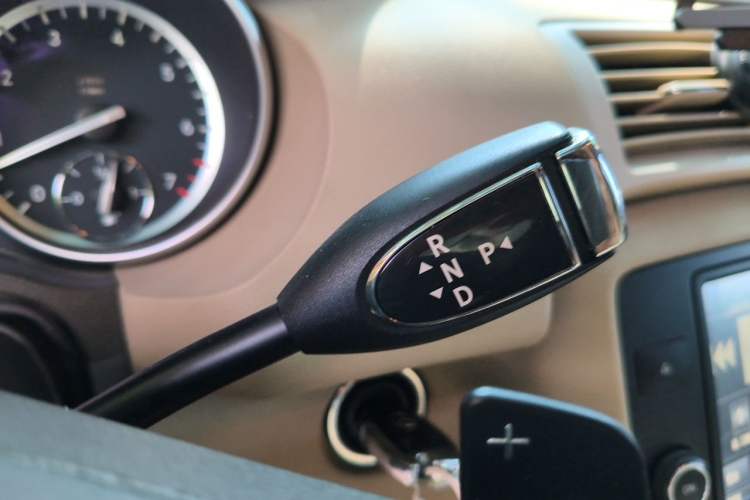 Used Mercedes-Benz R-Class 2017 R 320 4MATIC Business Edition Prestige Model Gear Lever