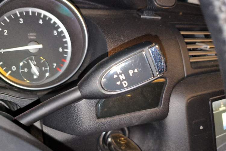 Used Mercedes-Benz R-Class 2017 R 320 4MATIC Business Edition Prestige Model Gear Lever