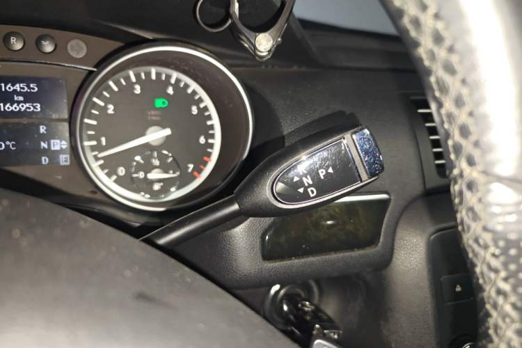 Used Mercedes-Benz R-Class 2017 R 320 4MATIC Luxury Collection Edition Gear Lever