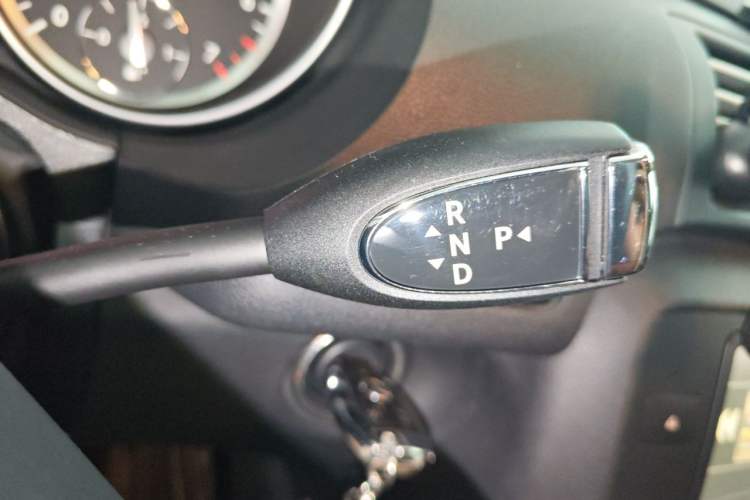 Used Mercedes-Benz R-Class 2017 R 320 4MATIC Business Edition Prestige Model Gear Lever