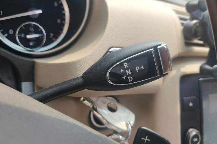 Used Mercedes-Benz R-Class 2017 R 320 4MATIC Business Edition Prestige Model Gear Lever