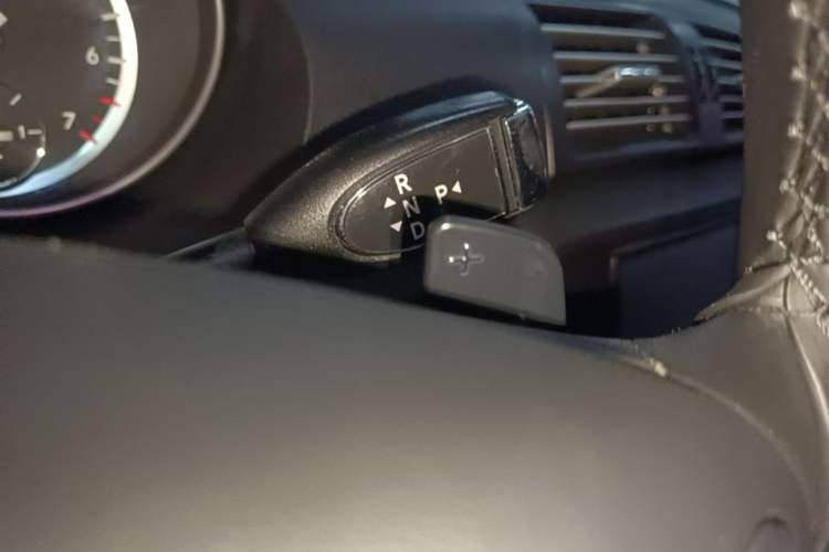 Used Mercedes-Benz R-Class 2017 R 320 4MATIC Business Edition Prestige Model Gear Lever