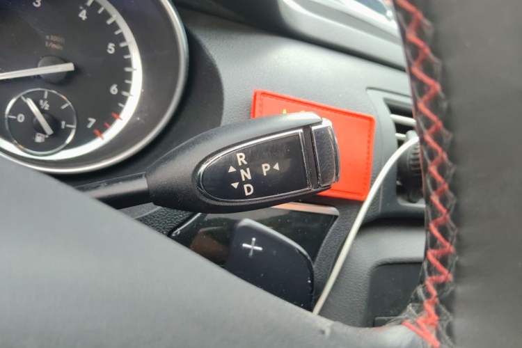 Used Mercedes-Benz R-Class 2017 R 320 4MATIC Business Edition Prestige Model Gear Lever