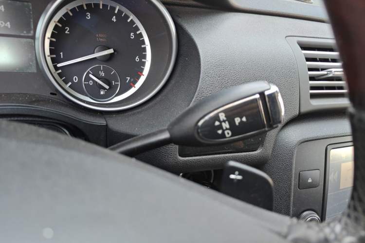 Used Mercedes-Benz R-Class 2017 R 320 4MATIC Business Edition Prestige Model Gear Lever