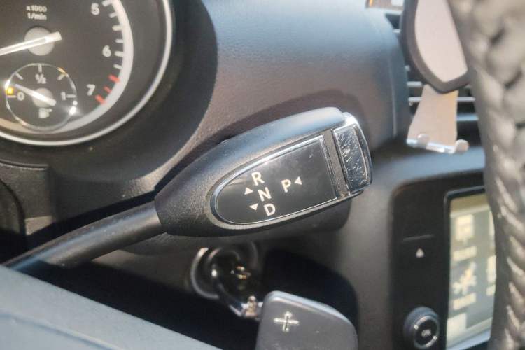 Used Mercedes-Benz R-Class 2017 R 320 4MATIC Business Edition Prestige Model Gear Lever
