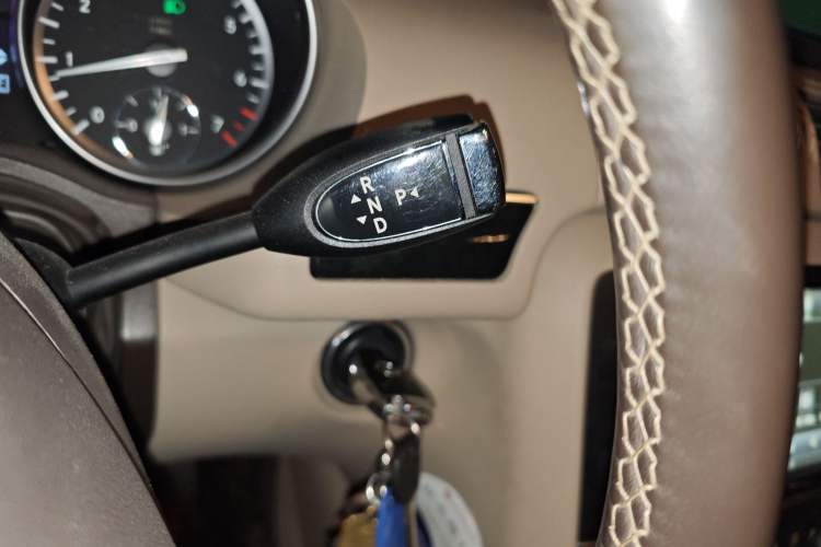 Used Mercedes-Benz R-Class 2017 R 320 4MATIC Business Edition Prestige Model Gear Lever
