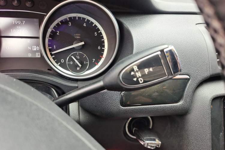 Used Mercedes-Benz R-Class 2017 R 320 4MATIC Business Edition Prestige Model Gear Lever