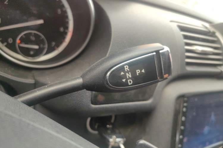 Used Mercedes-Benz R-Class 2017 R 320 4MATIC Business Edition Prestige Model Gear Lever