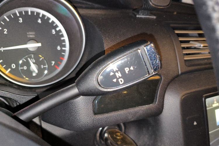 Used Mercedes-Benz R-Class 2017 R 320 4MATIC Business Edition Prestige Model Gear Lever