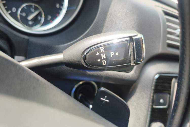 Used Mercedes-Benz R-Class 2017 R 320 4MATIC Business Edition Prestige Model Gear Lever