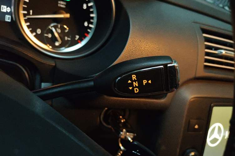Used Mercedes-Benz R-Class 2017 R 320 4MATIC Business Edition Prestige Model Gear Lever