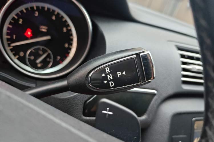 Used Mercedes-Benz R-Class 2017 R 320 4MATIC Business Edition Prestige Model Gear Lever