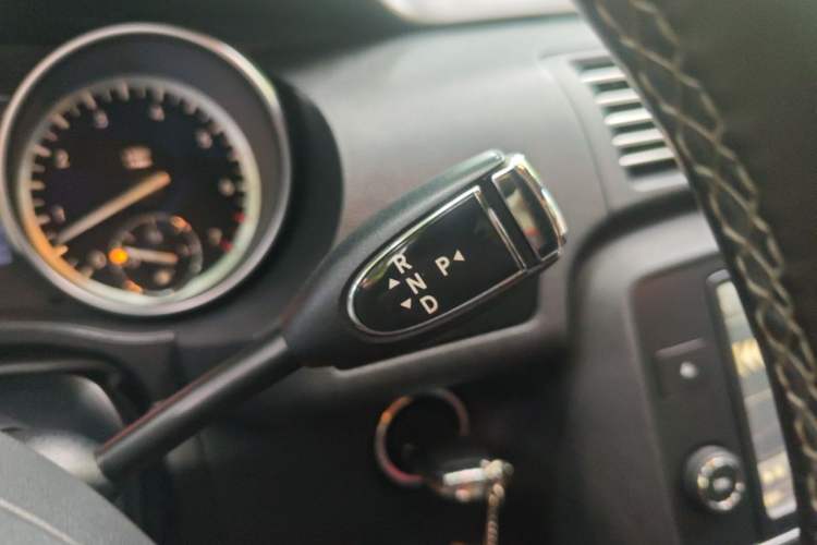 Used Mercedes-Benz R-Class 2017 R 320 4MATIC Business Edition Prestige Model Gear Lever