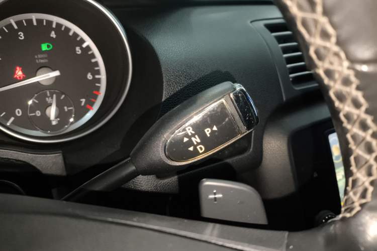 Used Mercedes-Benz R-Class 2017 R 320 4MATIC Business Edition Prestige Model Gear Lever