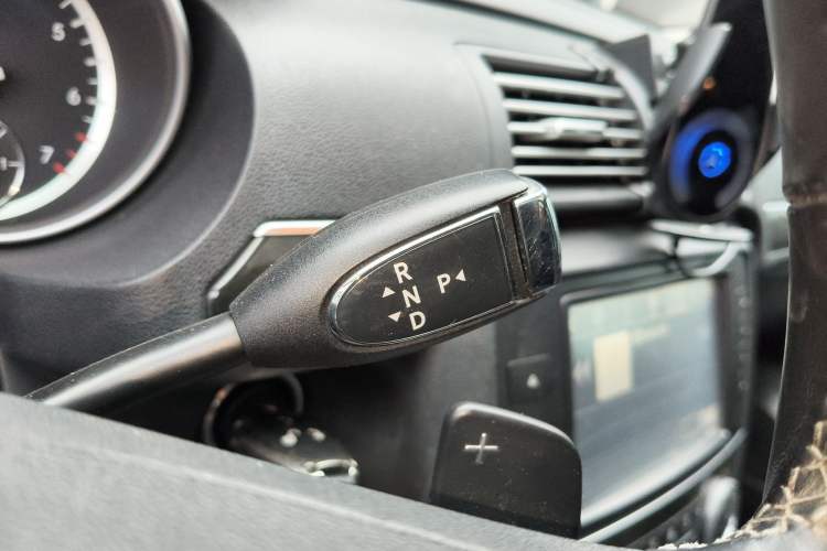 Used Mercedes-Benz R-Class 2017 R 320 4MATIC Business Edition Prestige Model Gear Lever