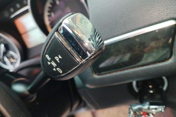 Used Mercedes-Benz R-Class 2017 R 320 4MATIC Business Edition Prestige Model Gear Lever