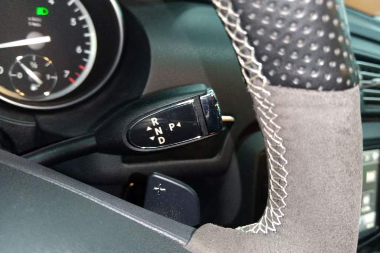 Used Mercedes-Benz R-Class 2017 R 320 4MATIC Business Edition Prestige Model Gear Lever