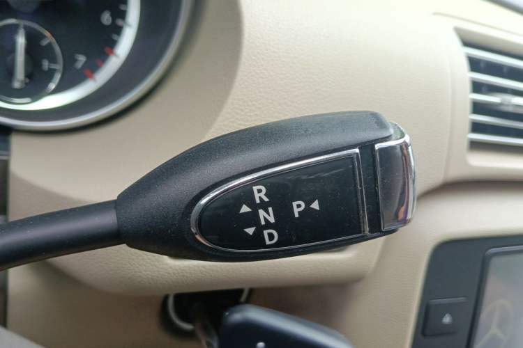 Used Mercedes-Benz R-Class 2017 R 320 4MATIC Business Edition Prestige Model Gear Lever