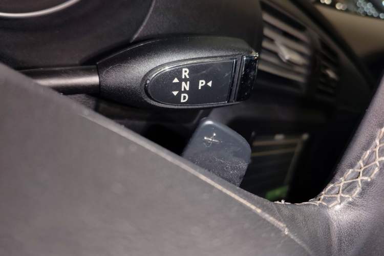 Used Mercedes-Benz R-Class 2017 R 320 4MATIC Business Edition Prestige Model Gear Lever