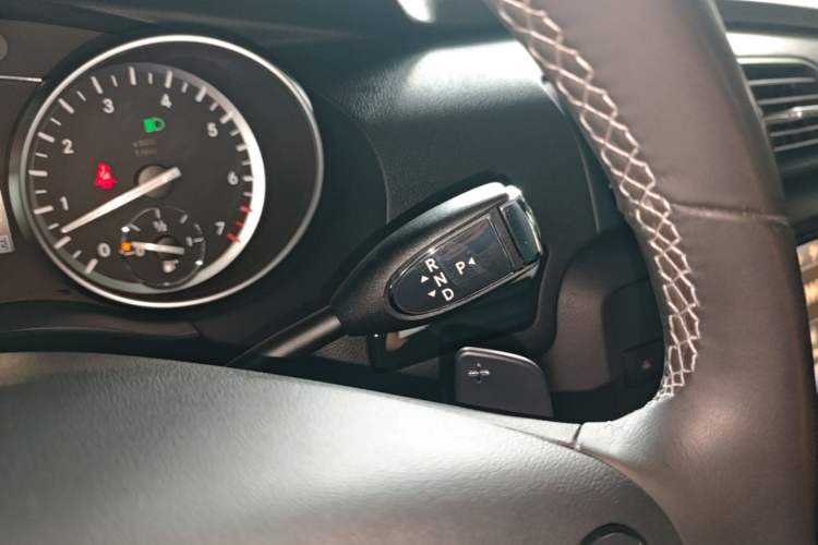 Used Mercedes-Benz R-Class 2017 R 320 4MATIC Business Edition Prestige Model Gear Lever