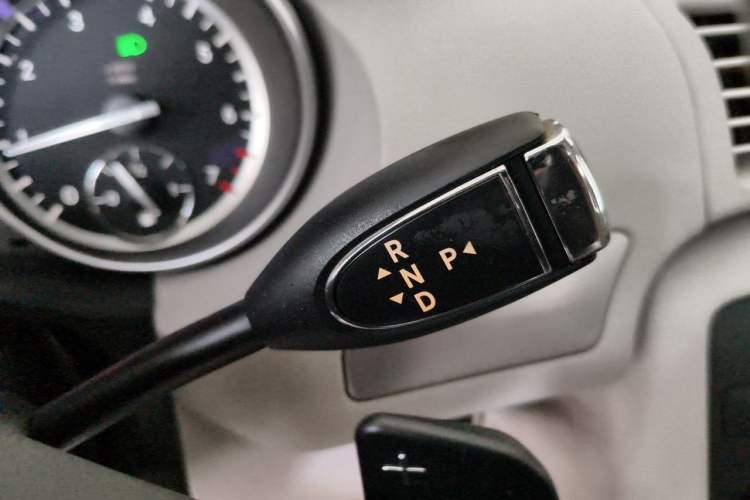 Used Mercedes-Benz R-Class 2017 R 320 4MATIC Business Edition Prestige Model Gear Lever