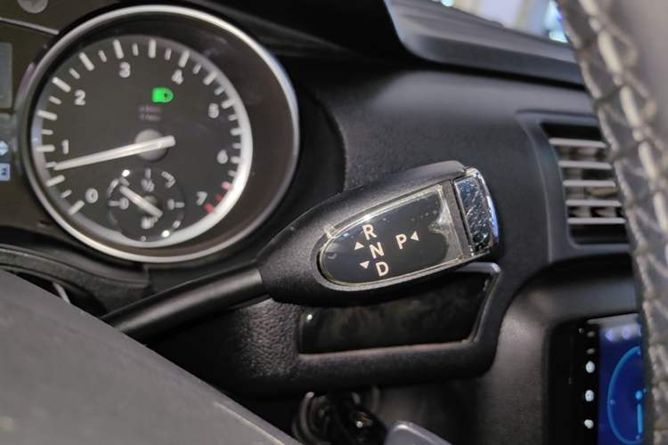 Used Mercedes-Benz R-Class 2017 R 320 4MATIC Business Edition Prestige Model Gear Lever