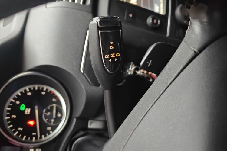 Used Mercedes-Benz R-Class 2017 R 320 4MATIC Business Edition Prestige Model Gear Lever