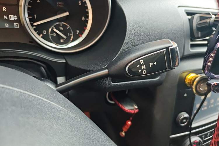 Used Mercedes-Benz R-Class 2017 R 320 4MATIC Business Edition Prestige Model Gear Lever