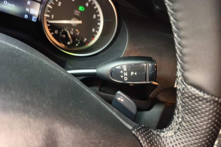 Used Mercedes-Benz R-Class 2017 R 320 4MATIC Business Edition Prestige Model Gear Lever