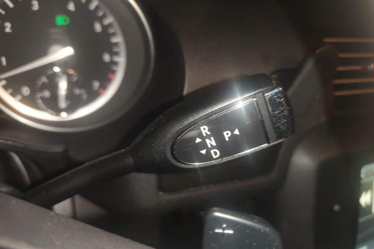 Used Mercedes-Benz R-Class 2017 R 320 4MATIC Business Edition Prestige Model Gear Lever