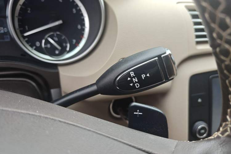 Used Mercedes-Benz R-Class 2017 R 320 4MATIC Business Edition Prestige Model Gear Lever