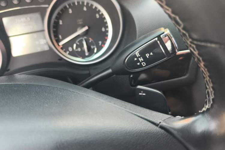 Used Mercedes-Benz R-Class 2017 R 320 4MATIC Business Edition Prestige Model Gear Lever