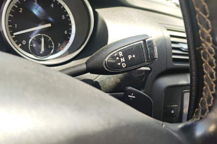 Used Mercedes-Benz R-Class 2017 R 320 4MATIC Business Edition Prestige Model Gear Lever