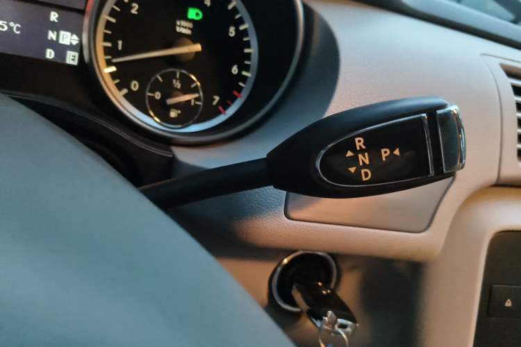 Used Mercedes-Benz R-Class 2017 R 320 4MATIC Business Edition Prestige Model Gear Lever