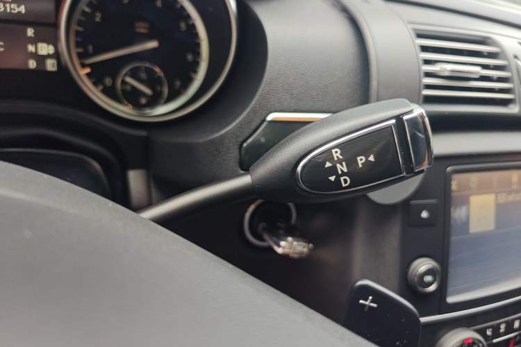 Used Mercedes-Benz R-Class 2017 R 320 4MATIC Business Edition Prestige Model Gear Lever