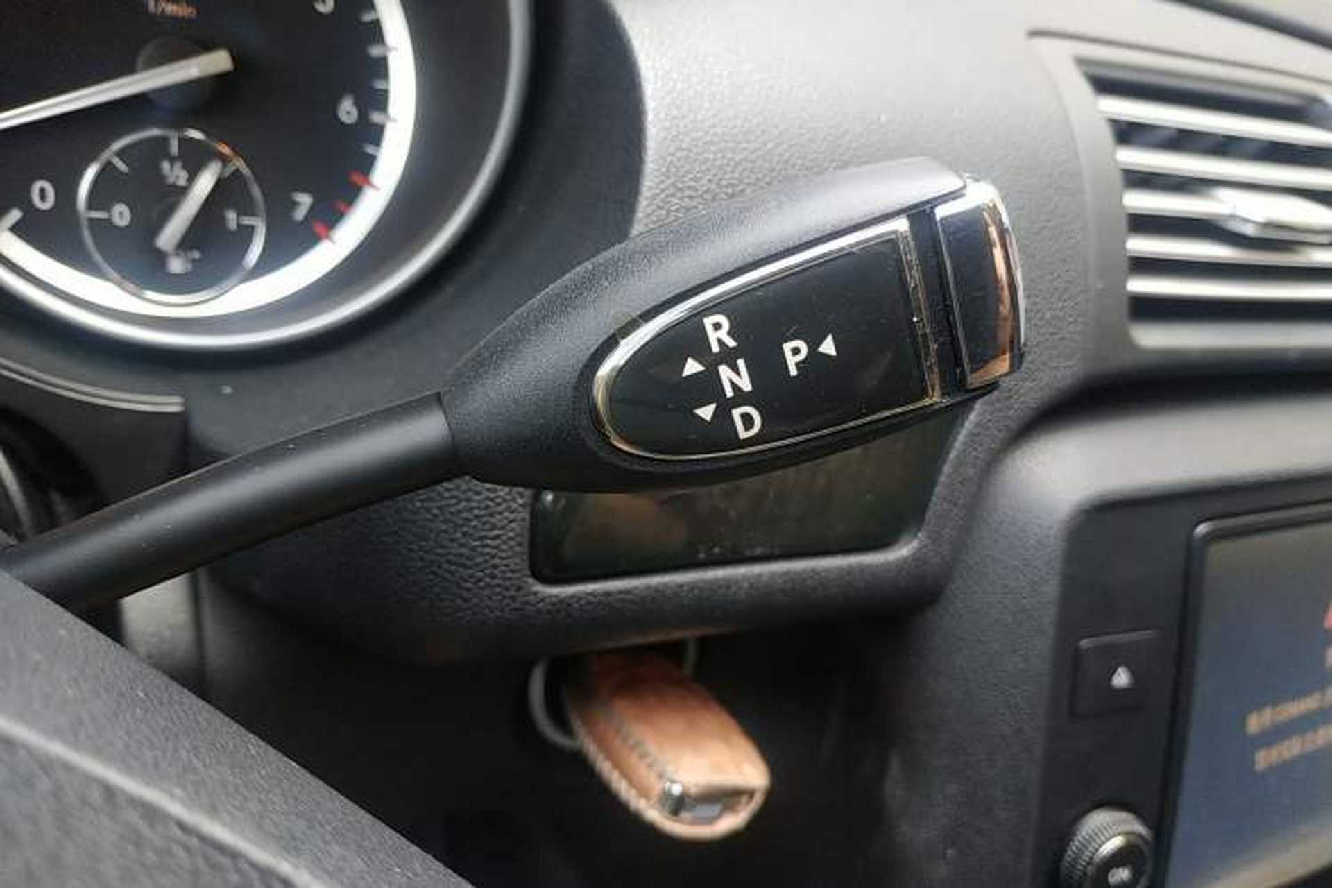 Used Mercedes-Benz R-Class 2017 R 320 4MATIC Business Edition Prestige Model Gear Lever