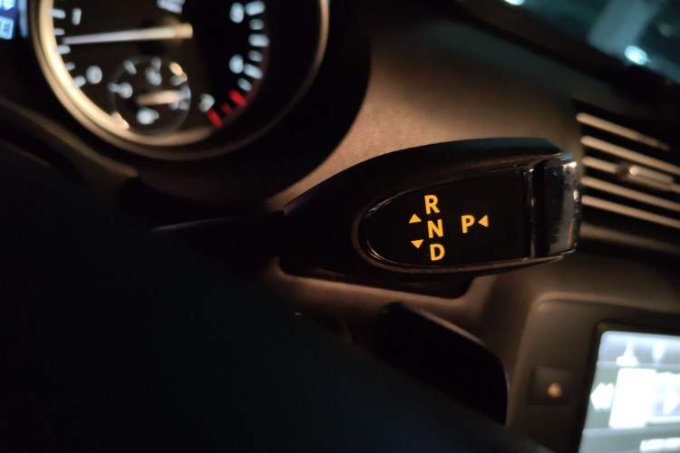 Used Mercedes-Benz R-Class 2017 R 320 4MATIC Luxury Collection Edition Gear Lever