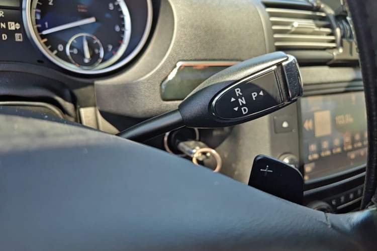 Used Mercedes-Benz R-Class 2017 R 320 4MATIC Business Edition Prestige Model Gear Lever