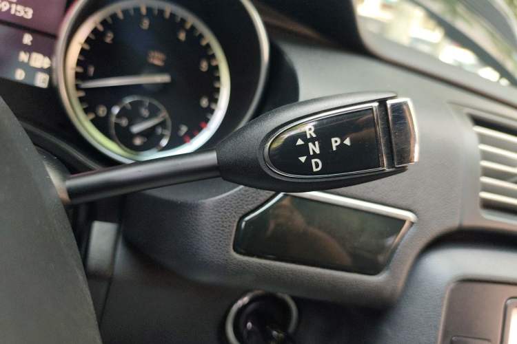 Used Mercedes-Benz R-Class 2017 R 320 4MATIC Business Edition Prestige Model Gear Lever