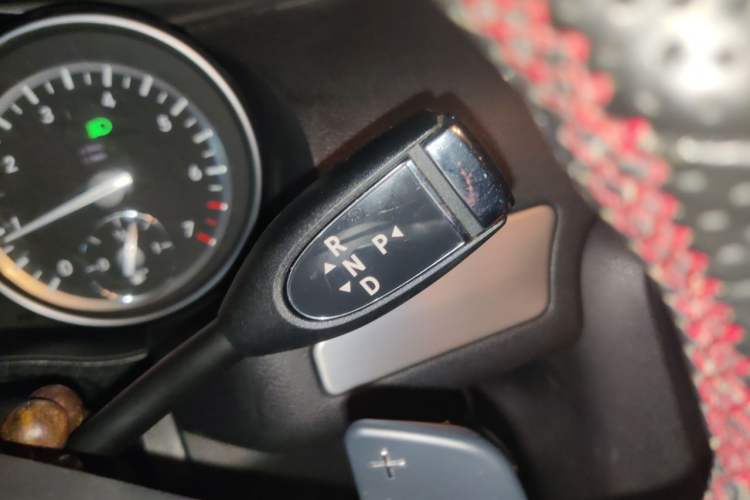 Used Mercedes-Benz R-Class 2017 R 320 4MATIC Business Edition Prestige Model Gear Lever