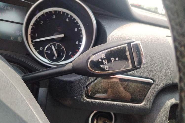 Used Mercedes-Benz R-Class 2017 R 320 4MATIC Business Edition Prestige Model Gear Lever