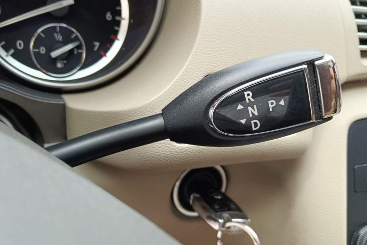 Used Mercedes-Benz R-Class 2017 R 320 4MATIC Business Edition Prestige Model Gear Lever