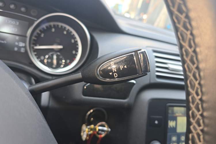 Used Mercedes-Benz R-Class 2017 R 320 4MATIC Business Edition Prestige Model Gear Lever